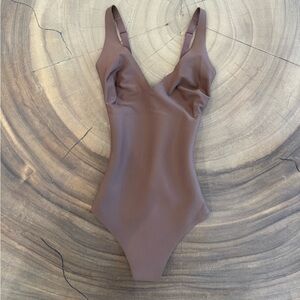 SKIMS Body Core Sculpt Plunge Thong
Bodysuit